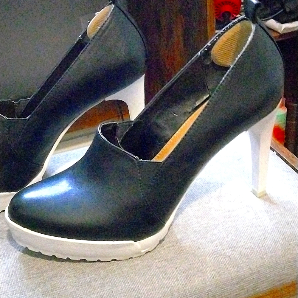 BCBG heels 👠